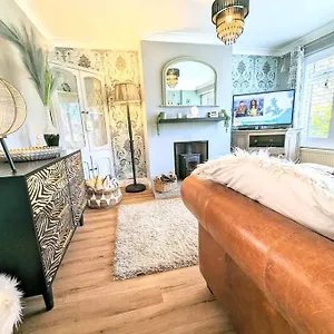  Holiday home Spacious Lovely 3 Bed House In Nottingham Contractors Or Family