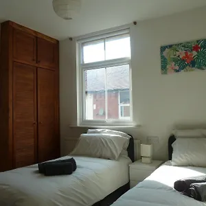  Holiday home Cosy Entire House In Central Sherwood
