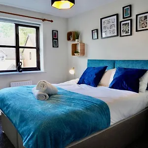  Holiday home 2 Bed With Parking And Netflix